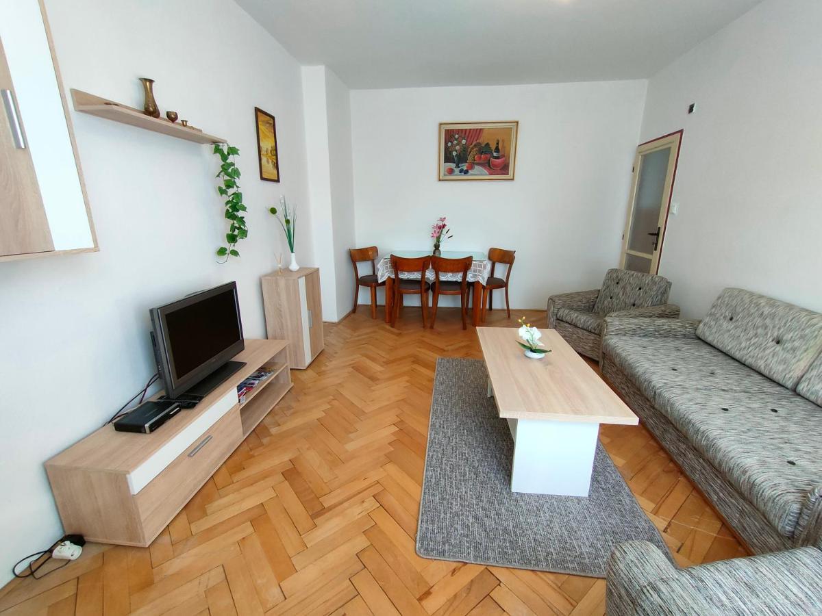 2-Iz. Byt V Tichej Lokalite S Bezplatnym Parkovanim Liptovský Hrádok Extérieur photo