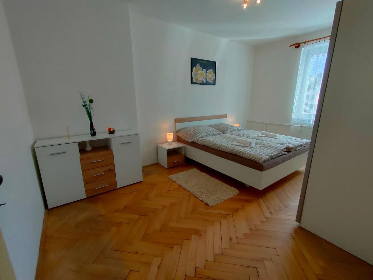 2-Iz. Byt V Tichej Lokalite S Bezplatnym Parkovanim Liptovský Hrádok Extérieur photo