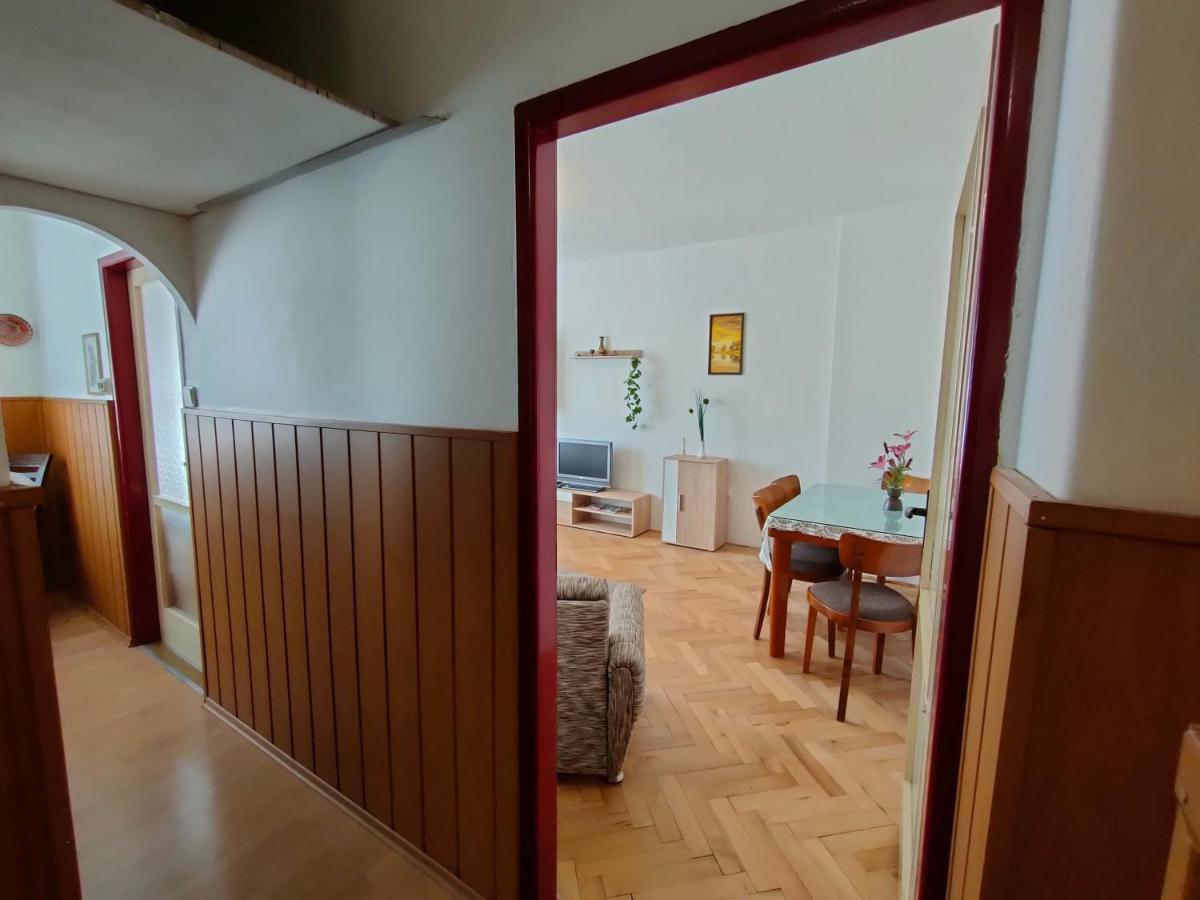 2-Iz. Byt V Tichej Lokalite S Bezplatnym Parkovanim Liptovský Hrádok Extérieur photo