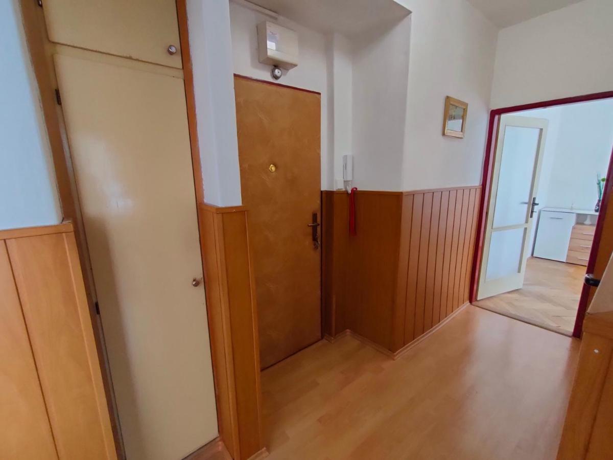 2-Iz. Byt V Tichej Lokalite S Bezplatnym Parkovanim Liptovský Hrádok Extérieur photo